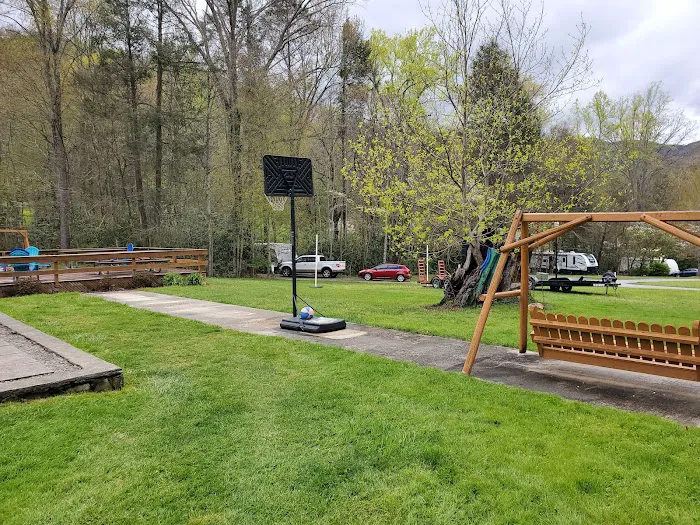 Cabins at Twinbrook Resorts 4