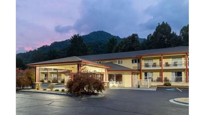 Ramada by Wyndham Maggie Valley 4