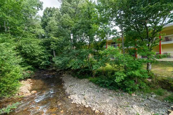Ramada by Wyndham Maggie Valley 4
