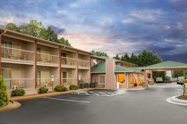 Ramada by Wyndham Maggie Valley 4
