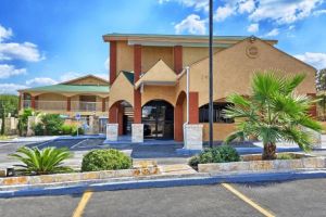 Budget Hotels in Austin Near Live Music Venues: Your Guide to Affordable Stays