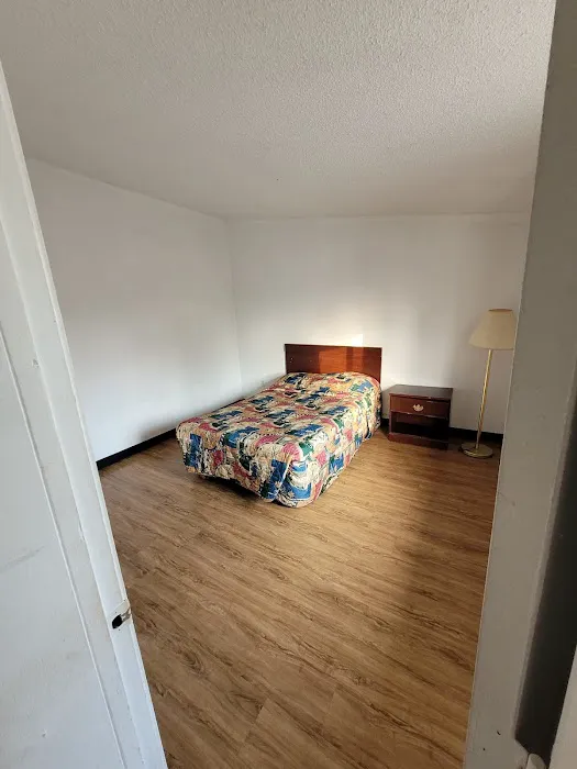 Uptown Inn & Suites 4