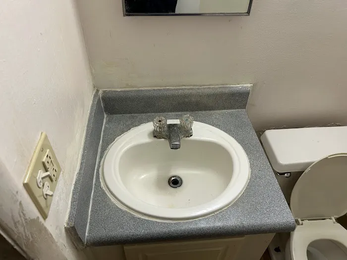 Uptown Inn & Suites 4