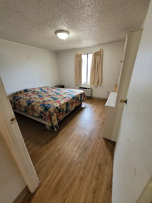 Uptown Inn & Suites 4