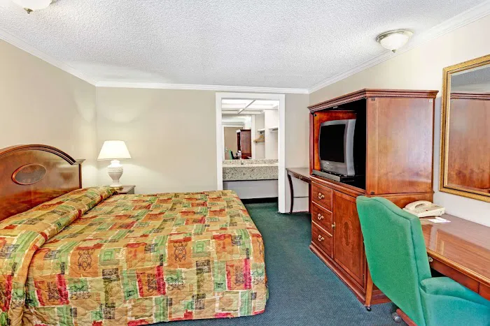 Knights Inn Austell 5