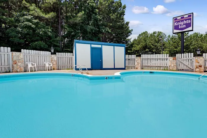 Knights Inn Austell 5