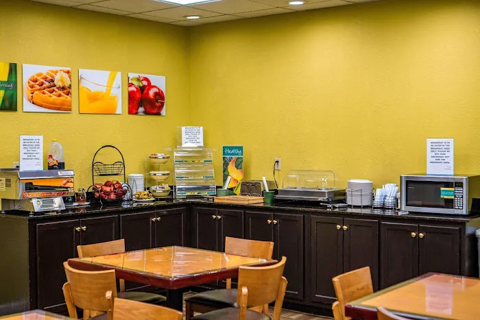 Quality Inn & Suites near Six Flags - Austell 4