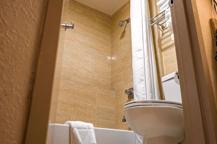 Quality Inn & Suites near Six Flags - Austell 4