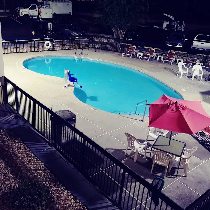 Quality Inn & Suites near Six Flags - Austell 4