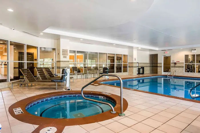 Comfort Inn & Suites near Six Flags 4