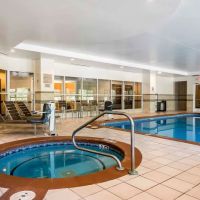 Comfort Inn & Suites near Six Flags ico