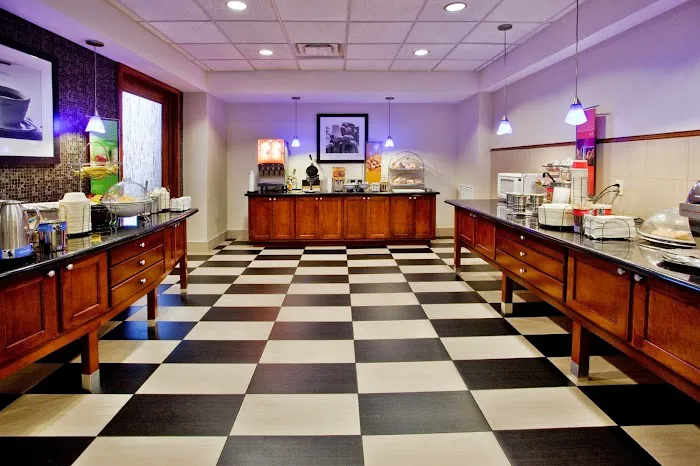 Hampton Inn & Suites ATL-Six Flags 4