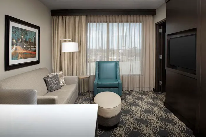 Embassy Suites by Hilton Knoxville West 4