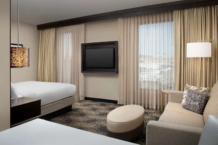 Embassy Suites by Hilton Knoxville West 4