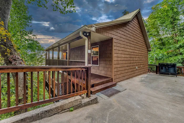 Lonesome Pine Lodge by Smoky Retreats 4