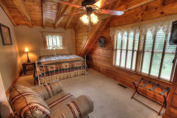 Maples Ridge Vacation Rentals - Bears Den 4