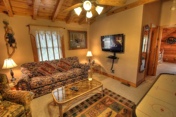 Maples Ridge Vacation Rentals - Bears Den 4