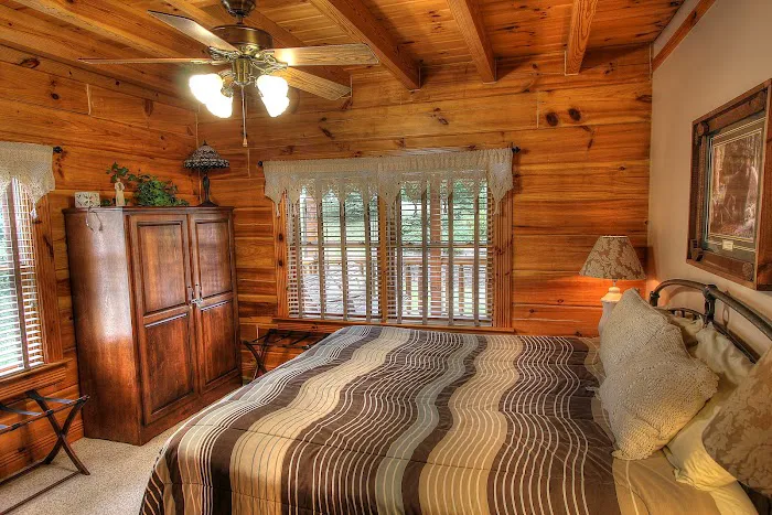 Maples Ridge Vacation Rentals - Bears Den 4