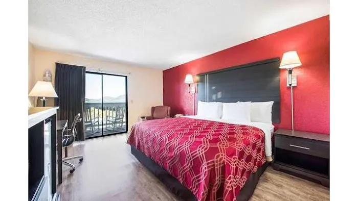 Econo Lodge 4