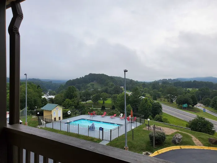 Econo Lodge 4