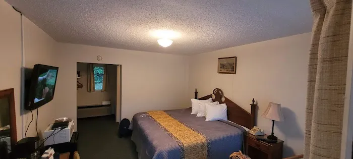 Parkway Inn 4