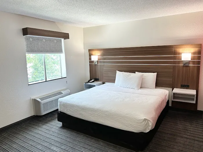 Ramada by Wyndham Lithia Springs Atlanta 4