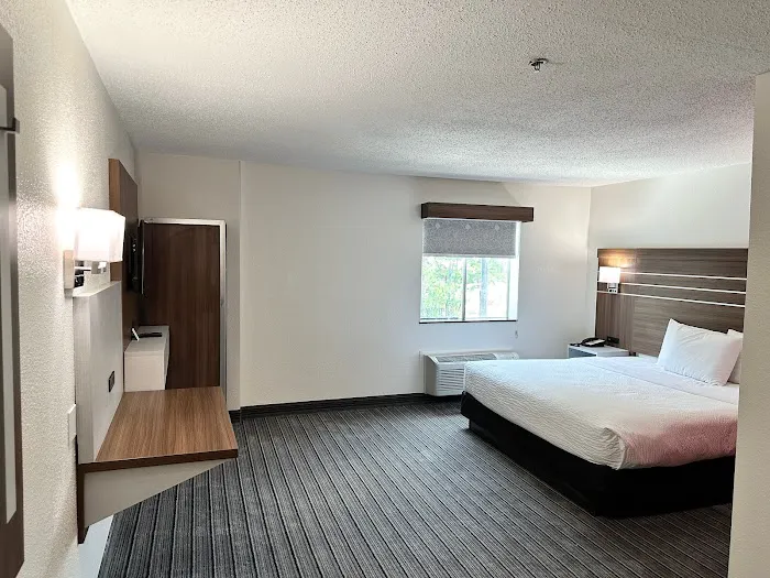 Ramada by Wyndham Lithia Springs Atlanta 4
