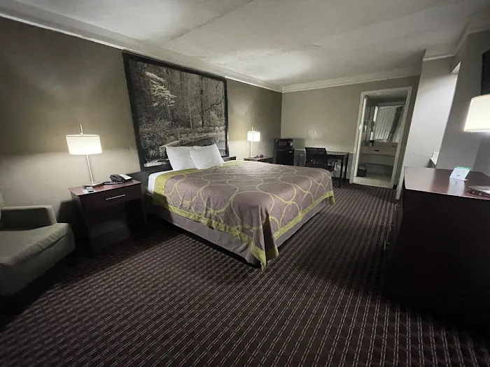 Super 8 by Wyndham Austell/Six Flags 4