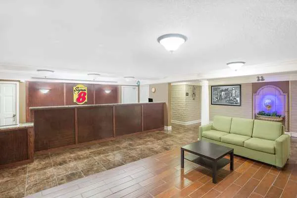 Super 8 by Wyndham Austell/Six Flags 4