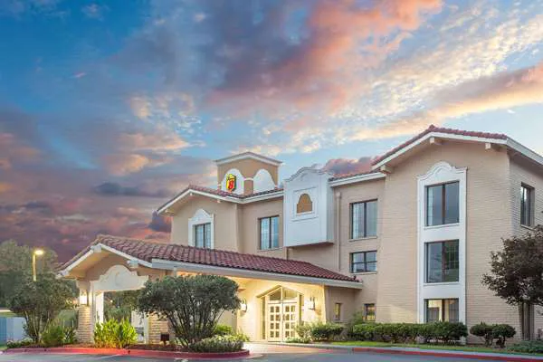 Super 8 by Wyndham Austell/Six Flags 4