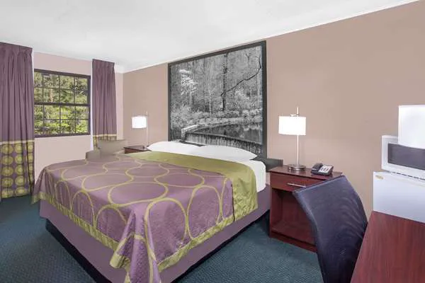 Super 8 by Wyndham Austell/Six Flags 4