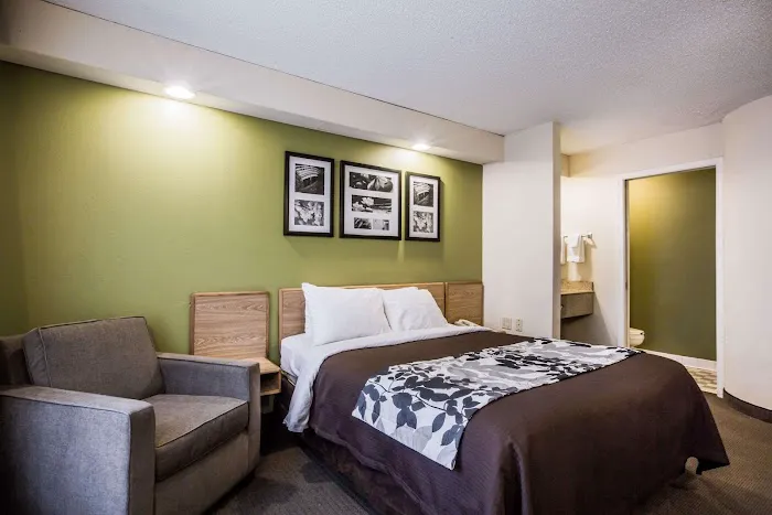 Rodeway Inn 4
