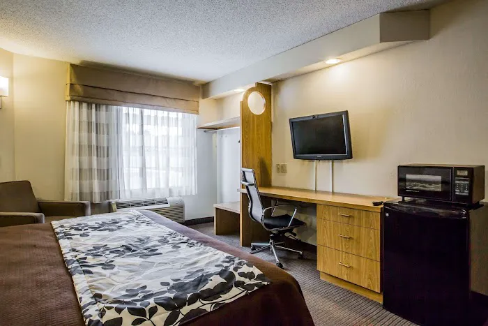 Rodeway Inn 4