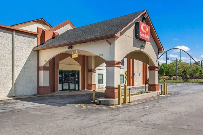 Econo Lodge At Six Flags 4