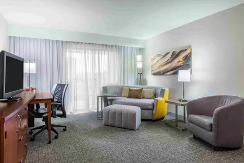 Courtyard Knoxville Cedar Bluff 4
