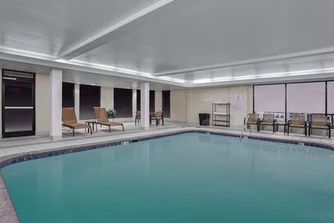 Courtyard Knoxville Cedar Bluff 4