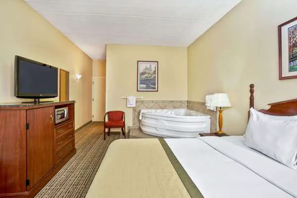 Baymont by Wyndham Knoxville/Cedar Bluff 4