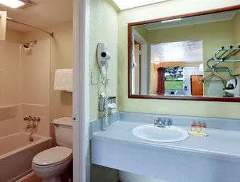 Days Inn by Wyndham Knoxville West 5