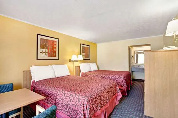 Days Inn by Wyndham Knoxville West 5