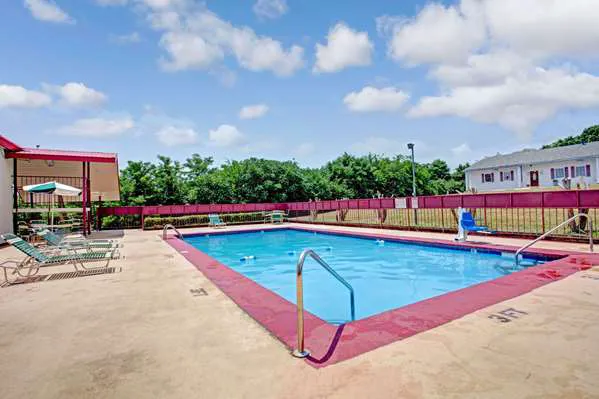 Days Inn by Wyndham Knoxville West 5