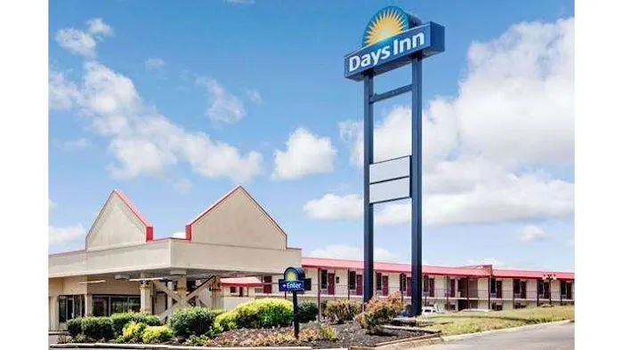 Days Inn by Wyndham Knoxville West 5