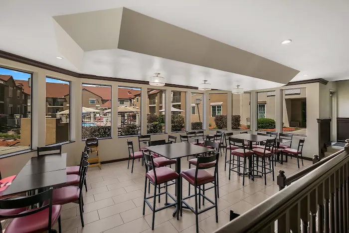 Red Roof PLUS+ & Suites Knoxville West - Cedar Bluff 4