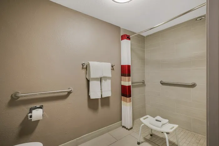 Red Roof PLUS+ & Suites Knoxville West - Cedar Bluff 4