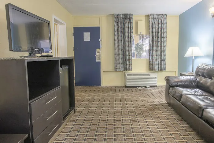OYO Hotel Knoxville TN Cedar Bluff I-40 5