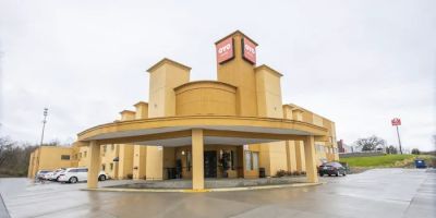 OYO Hotel Knoxville TN Cedar Bluff I-40