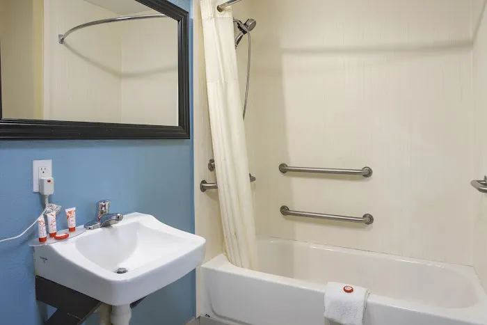 OYO Hotel Knoxville TN Cedar Bluff I-40 5