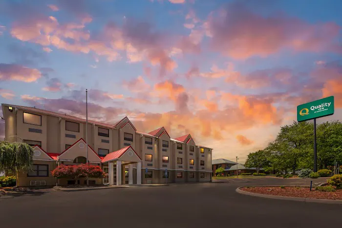 Quality Inn & Suites 4