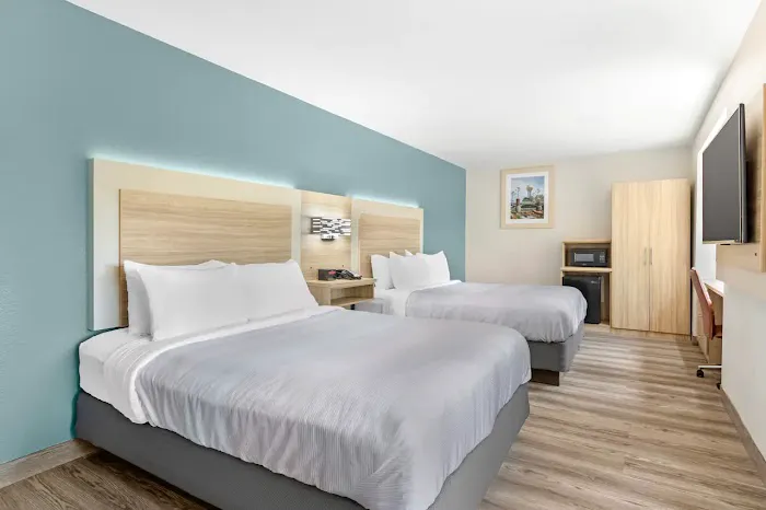 Quality Inn & Suites 4