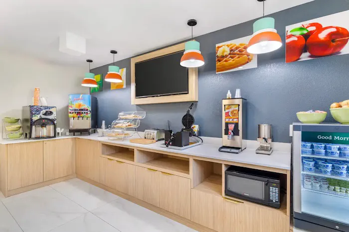 Quality Inn & Suites 4