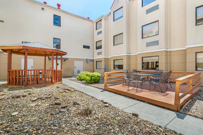 Quality Inn & Suites 4